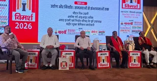 उद्योग और निर्यात विषय पर चर्चा कर रहे हैं उन्नाव के उद्यमी जीएन मिश्र, अशोक गर्ग, अशद इराकी और संदीप शुक्ल। जागरण