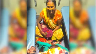 नवजात को गोद में लेकर बैठी नानी