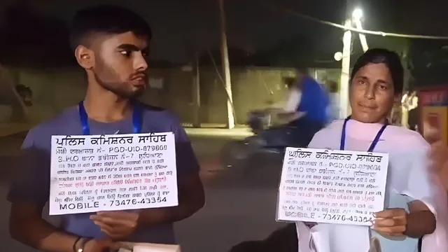 'भीख दो, पुलिस को रिश्वत देनी है'; लुधियाना में बेटे के साथ भीख मांग रही मां, सड़क किनारे तख्ती लेकर छलका महिला का दर्द