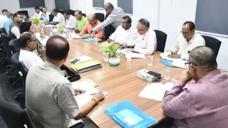 बीआरएबीयू में सिंडिकेट की बैठक करते कुलपति। फोटो: जागरण