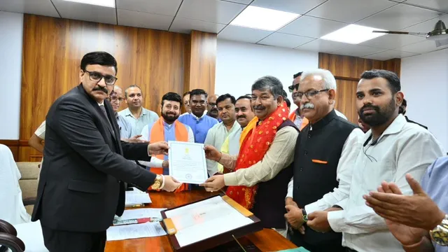 उत्तराखंड से दिनेश आर्य राज्यसभा के लिए निर्विरोध निर्वाचित, शहीद स्मारक पर दी श्रद्धांजलि
