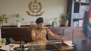 स्थायी डीजीपी का पद संभालते हुए गौरव यादव।