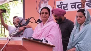 फरीदकोट रैली को संबोधित करते हुए हरसिमरत कौर बादल।