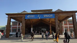 श्रीनगर रेलवे स्टेशन पर कुलियों की व्यवस्था नहीं। (फाइल फोटो)