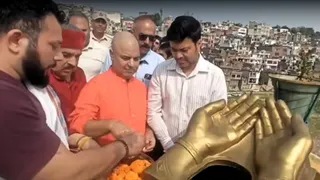 तवी को प्रदूषण से बचाने के लिए गुज्जर नगर पुल पर लगे 'विसर्जन पात्र'।