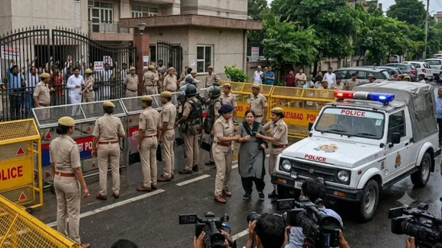 सीजेपी आंदोलन पर गाजियाबाद पुलिस की सख्ती, कांग्रेस-आप नेताओं को किया हाउस अरेस्ट
