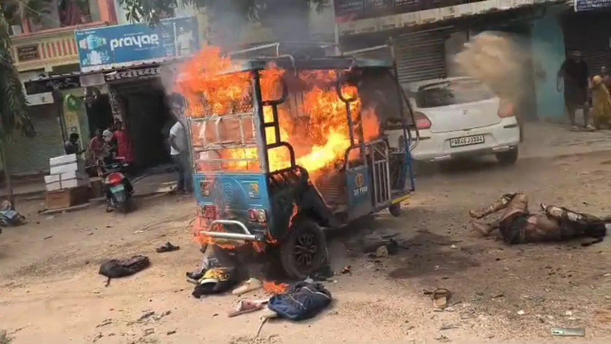jamui erickshaw battery blast two students injured one critical