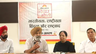 दैनिक जागरण की ओर से सामाजिक और राष्ट्र से जुड़े विभिन्न मुद्दों पर विचार रखते हुए साहित्यकार और लेखक।