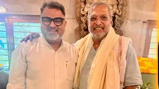 गत 14 सितंबर को गणपति पूजा के अवसर पर नाना पाटेकर के पुणे स्थित आवास पर पहुंचे नीर फाउंडेशन के संस्थापक रमन त्यागी। सौ. स्वयं