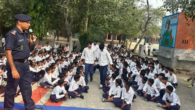 कैथल में NDRF ने स्कूल में विद्यार्थियों को दी आपदा को लेकर जानकारी, बचाव व सुरक्षा के तरीके सिखाए
