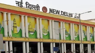 रेलवे प्रशासन नई दिल्ली एवं हजरत निजामुद्दीन पहुंचने वाली कई मेल व एक्सप्रेस ट्रेनों को रद एवं टर्मिनल बदलने की तैयारी कर रहा है।