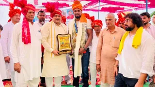 नितेश के गांव में हुआ सम्मान।