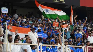 रांची में स्टेडियम से बाहर और अंदर दर्शकों का रोमांच चरम पर। (तस्वीर: जागरण)