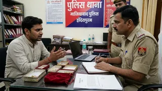 इंदिरापुरम में गहने दोगुना करने का लालच देकर युवक से ठगी ( एआई जेनरेटेड इमेज )
