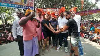 मुकाबले में चोरही बरियारपुर के अशोक पहलवान, छपरा के रामदास पहलवान, सतन पहलवान और दिनेश पहलवान ने हिस्सा लिया।