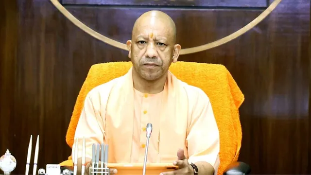 योगी कैबिनेट के बड़े फैसले: महिलाओं को मुफ्त सिलिंडर, आंगनबाड़ी कार्यकर्ताओं को बांटी जाएगी अतिरिक्त साड़ी