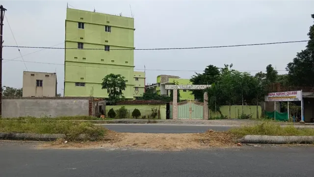 रांची-मुरी फोरलेन पर JCB से काट डाला डिवाइडर, नर्सिंग कॉलेज के खिलाफ होगा एक्शन