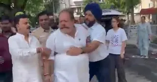 कहासुनी के दौरान देविंदर बबला।