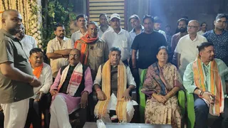 झारखंड प्रदेश भाजपा अध्यक्ष आदित्य साहू, निरसा की पूर्व विधायक अपर्णा सेनगुप्ता और अन्य। (फोटो जागरण)