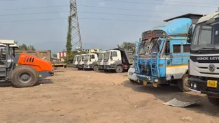 बद्दी -नालागढ़ फोरलेन निर्माण कार्य के लिए पहुंची मशीनरी। जागरण