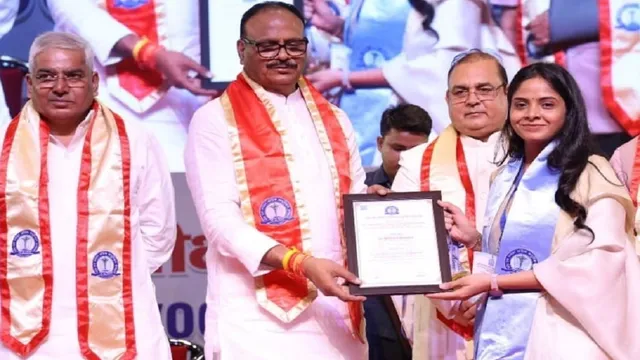 डॉ. दीक्षा ढींगरा को लखनऊ में डिप्टी सीएम ने गोल्ड मेडल से किया सम्मानित; बेटी की सफलता पर मुजफ्फरनगर में परिवार खुश