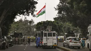 दिल्ली पुलिस की 'किलाबंदी' से जंतर-मंतर नहीं पहुंच सके प्रदर्शनकारी। (पीटीआई)