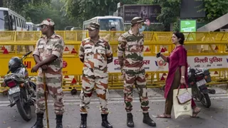 नई दिल्ली में सीजेपी द्वारा प्रस्तावित विरोध प्रदर्शन से पहले जनपथ मेट्रो स्टेशन के पास सुरक्षाकर्मी तैनात हैं। पीटीआई