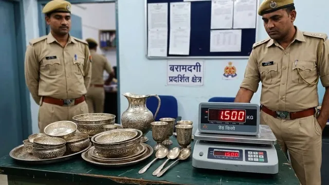जमशेदपुर से चोरी, बांका में खुला राज, रसोइये के फरार होने के बाद कुशाहा गांव से बरामद हुए डेढ़ किलो चांदी के बर्तन
