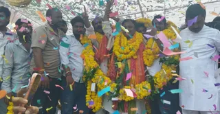 भारतीय जनता पार्टी अल्पसंख्यक मोर्चा के नवनियुक्त प्रदेश अध्यक्ष अनस साजिद उस्मानी का स्वागत करते कार्यकर्ता। जागरण