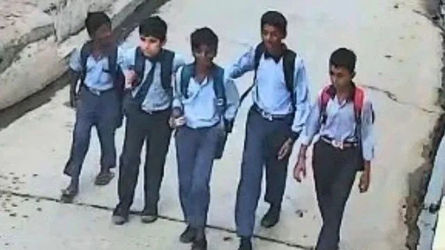 गन्ने के खेत में छिपे पांच बच्चे… साढ़े पांच घंटे बाद मिले, घरवालों ने पूछी वजह तो लिया मास्टरजी का नाम

