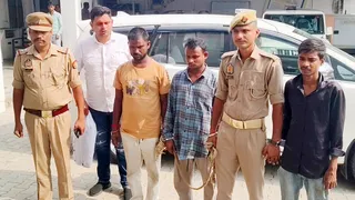 गुन्नौर पुलिस के द्वारा गिरफ्तार किए गए मोबाइल चोर गिरोह के सदस्य। जागरण