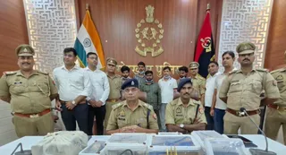 मामले की जानकारी देते पुलिस अधिकारी। जागरण
