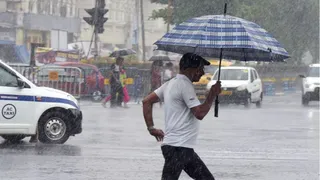 वायुमंडल में निचले स्तर पर बनी दबाव प्रणाली के कारण बादलों की आवाजाही लगातार बनी रहेगी। फाइल फोटो