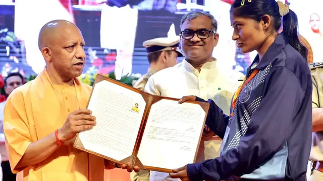 सब-इंस्पेक्टर बनी मुजफ्फरनगर की अमरेश, पिता ने मजदूरी कर बेटी को बनाया काबिल; CM योगी के हाथों मिला नियुक्ति पत्र