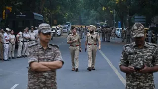 नई दिल्ली में जंतर-मंतर के पास सीजेपी के प्रदर्शन के एलान के बीच दिल्ली पुलिस के जवान सुरक्षा में तैनात हैं। एएफपी