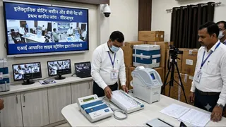 मीरजापुर में एआई लाइव स्ट्रीमिंग के साथ ईवीएम-वीवीपैट की पहली एफएलसी।