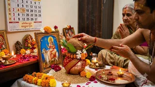 वाराणसी में शारदीय नवरात्र का आगाज, अभिजित मुहूर्त में घट स्थापना और मां शैलपुत्री पूजन।