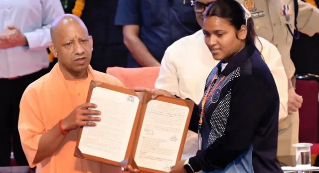 पिता ने मजदूरी कर बनाया खिलाड़ी तो बेटी ने चमका दिया नाम, गोरखपुर की प्रतिमा ने हॉकी के दम पर हासिल की खाकी वर्दी
