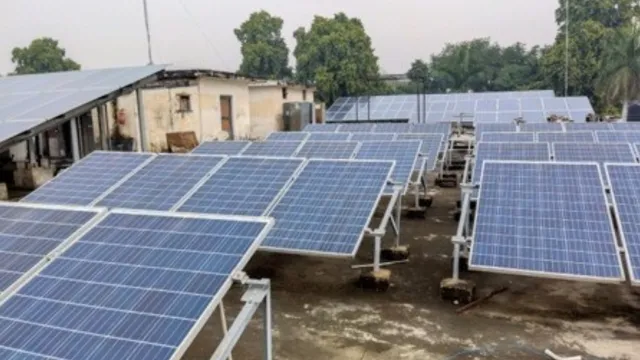 सोलर पावर से रोशन हुआ उत्तर मध्य रेलवे, सौर ऊर्जा से घटाई 10 हजार टन जहरीली गैस; बचाए 7.7 करोड़ रुपये
