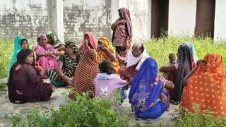 वरुणा नदी में पितृ विसर्जन के दौरान डूबे दो भाई, एक बचा, दूसरे की तलाश जारी।
