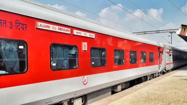 समस्तीपुर मुजफ्फरपुर रेलखंड पर आंधी और बारिश से दो घंटे परिचालन ठप, अवध असम और बिहार संपर्क क्रांति फंसीं
