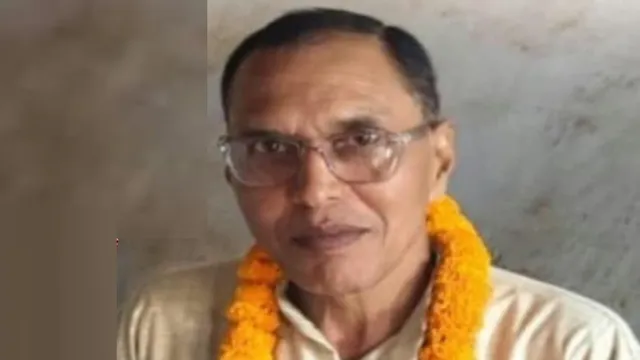 मऊ में 54 की उम्र में पूरा हुआ सरकारी शिक्षक बनने का सपना, टीजीटी संस्कृत परीक्षा में चयनित हुए दीनानाथ यादव