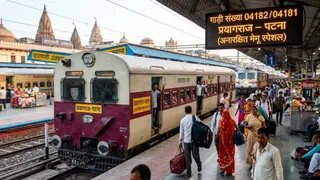 नवरात्र मेले के लिए रेलवे की सौगात: प्रयागराज-पटना मेमू स्पेशल और मैहर में ट्रेनों का ठहराव।