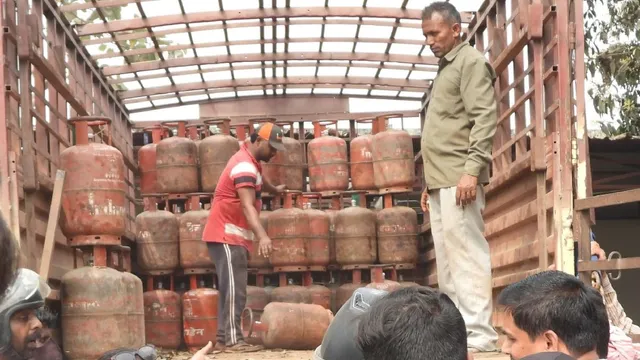 दीवाली पर 53600 LPG गैस उपभोक्ता नहीं बुक कर सकेंगे सिलिंडर, सिद्धार्थनगर में चेतावनी के बाद टेंशन में लोग
