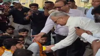 बीएचयू में छात्रों का 19 दिवसीय आंदोलन समाप्त, कुलपति ने सुनी मांगें, चीफ प्रॉक्टर जांच समिति गठित।
