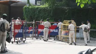 जेपी गोलंबर पर प्रदर्शनकारियों के लिए तैनात पुलिसकर्मी। जागरण