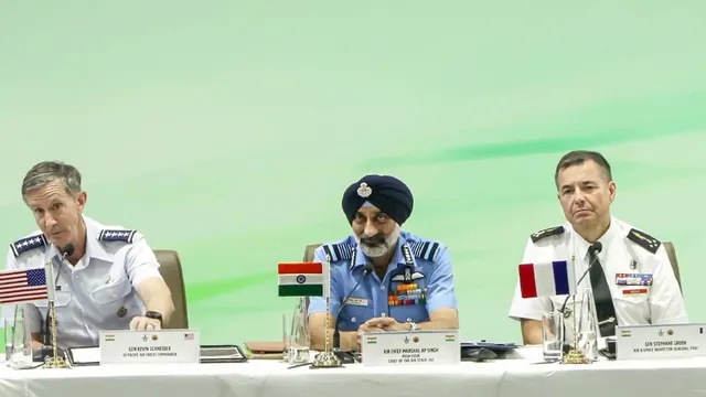 'वे हमें F-35 जेट्स के पास जाने भी नहीं देते', अमेरिकी कमांडर के सामने वायुसेना प्रमुख ने ली चुटकी
