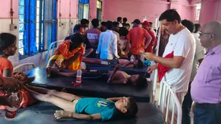 बगहा में जख्मी बच्चों का चल रहा इलाज।