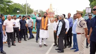 नेहरू पथ पर मेट्रो निर्माण का जायजा लेते सीएम सम्राट चौधरी। सौ- IPRD