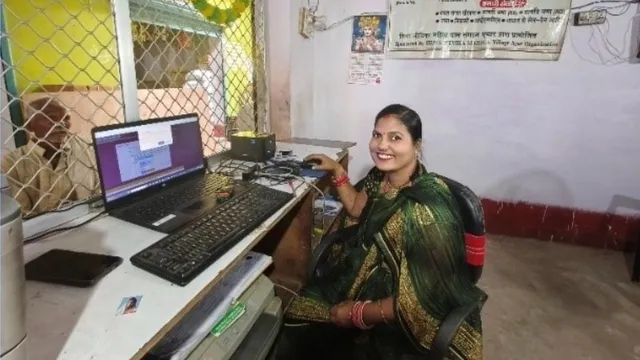 घूंघट से बाहर निकलकर बनीं 'बैंक वाली दीदी', भोजपुर की अर्चना हर महीने कमाती हैं 25 हजार रुपये
